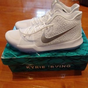 Nike Air Zoom Kyrie 3 white/white/gray Size 16